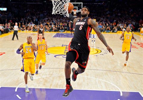 A Perfectly-Timed Photo Of LeBron James Dunking On The Lakers ...