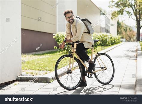 115,569 Street Man Ride Bike Images, Stock Photos, 3D objects, & Vectors | Shutterstock