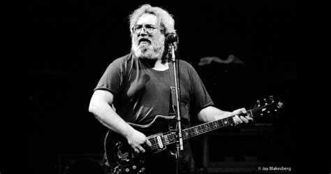 Jerry Garcia Band Performs ‘Simple Twist Of Fate’ In 1993