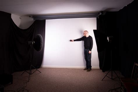 7 Steps to Perfect White Portrait Backgrounds in the Studio