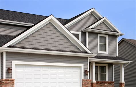 Traditional Vinyl Siding vs. LP® SmartSide® Engineered Wood Siding