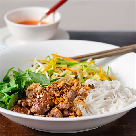 Vietnamese Lemongrass Beef with Rice Noodles and Nước Chấm Sauce - Nunc Est Coquendum