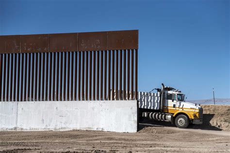 Texas border wall project receives over $450K in donations, a week after Gov. Abbott announced plans