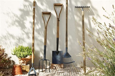 Building & landscaping tools buying guide | Ideas & Advice | DIY at B&Q