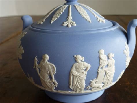 Wedgwood Jasperware Blue Sugar Bowl with Lid : Historique | Ruby Lane