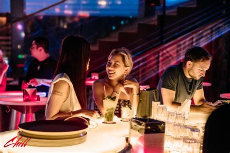 Không Nên Bỏ Qua "Happy Hour" Của Top 6 Rooftop Bar Quận 1 Này?