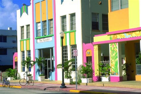 Art Deco Historic District is one of the very best things to do in Miami