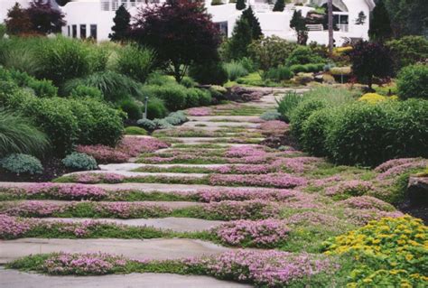 Garden Stepping Stone Design and Ideas - InspirationSeek.com