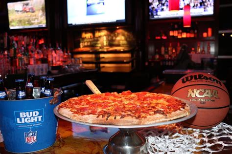 Get the Best Pizza In Nashville. Great Food, Drinks & Sports.