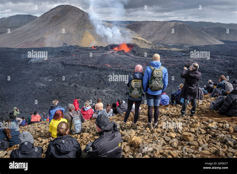 Watching the eruption of the Meradalir Volcano, Reykjanes Peninsula ...