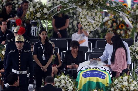 Brazil says final farewell to ‘King’ Pele | GMA News Online