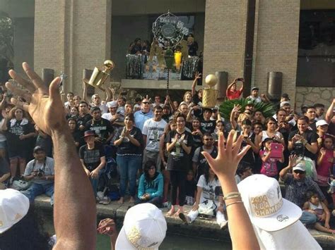 Spurs championship river parade 2014 | San antonio spurs championships ...