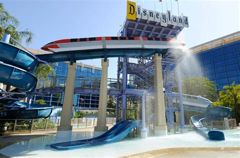 7 Best Hotels Near Disneyland + Top Disneyland Hotel Deals