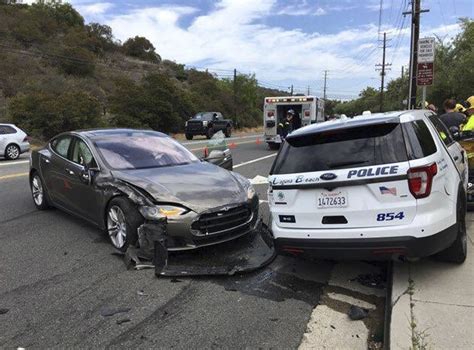 Lawsuit Alleges Tesla Aware That Its Vehicles Crash Into Emergency Vehicles