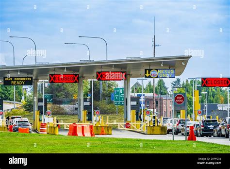 US-Canada Border, Peace Arch, Washington state, USA. Border crossing ...