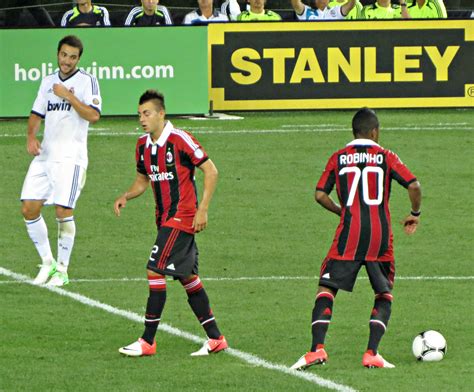 File:AC Milan kickoff vs Real Madrid.jpg - Wikipedia