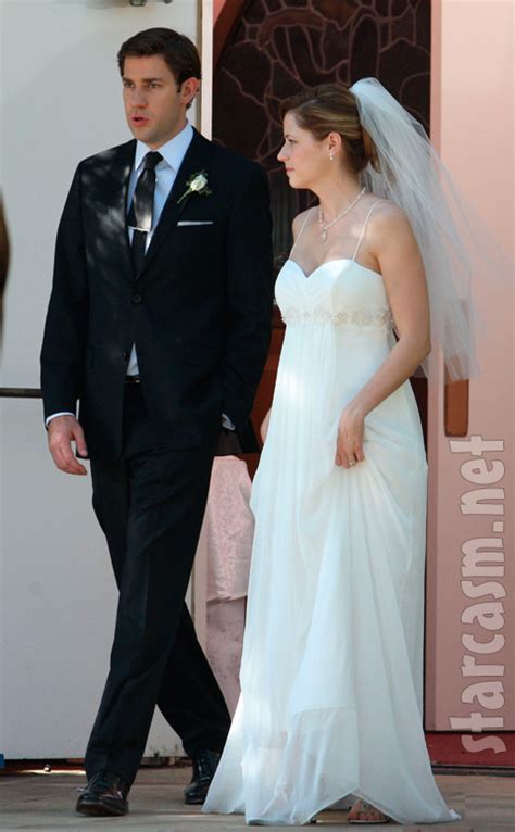 PHOTOS Jim and Pam from The Office wedding pictures Jenna Fischer John Krasinski - starcasm.net