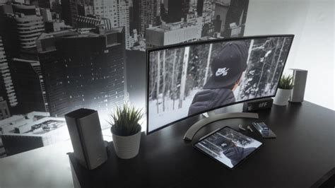 4 Benefits of Using a Curved Monitor