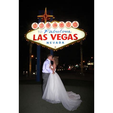 Las Vegas Wedding Wagon| Las Vegas Strip Photography