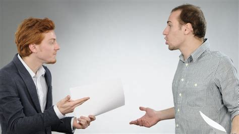 3 Body Language Mistakes That Can Make You Look Really Unprofessional ...