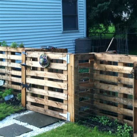 12 Ingenious Pallet Fence Ideas - Cool DIYs