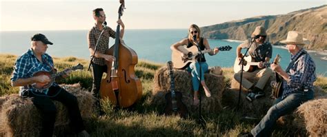 Video Premiere: Caroline Jones releases The Raglan Sessions video with The Trenwiths - Bluegrass ...