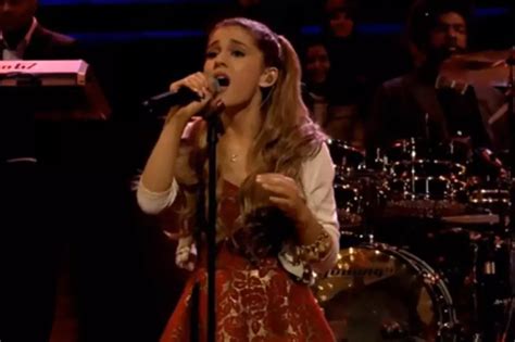 Ariana Grande 'Last Christmas' on 'Jimmy Fallon' [VIDEO]