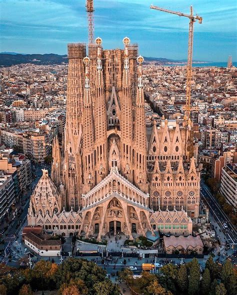 DECK on Instagram: “👉🏻#DestinosDECK 🌍Barcelona🇪🇸 📷 @world_walkerz . # ...