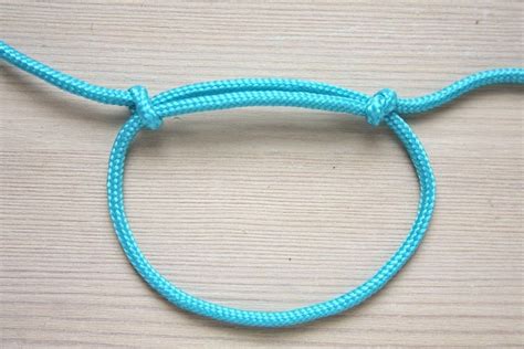 Simple Sliding Knot - | Knot bracelet diy, Sliding knot bracelet ...