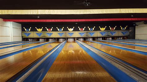 This was fun! Real wood lanes and above ground ball returns. : r/Bowling