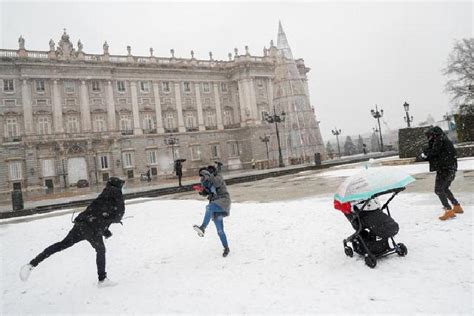 Badai Salju, Cuaca di Spanyol Sentuh Minus 35,8 Derajat Celsius - Dunia Tempo.co