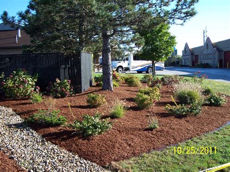 Commercial Landscaping PhotosDecorative Landscapes Inc.