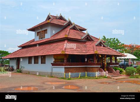 Traditional kerala roof hi-res stock photography and images - Alamy