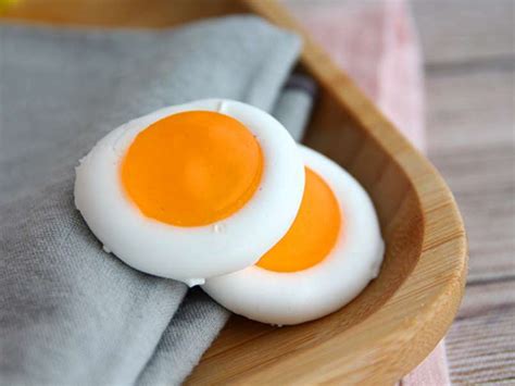 Easy gummy fried eggs, Recipe Petitchef