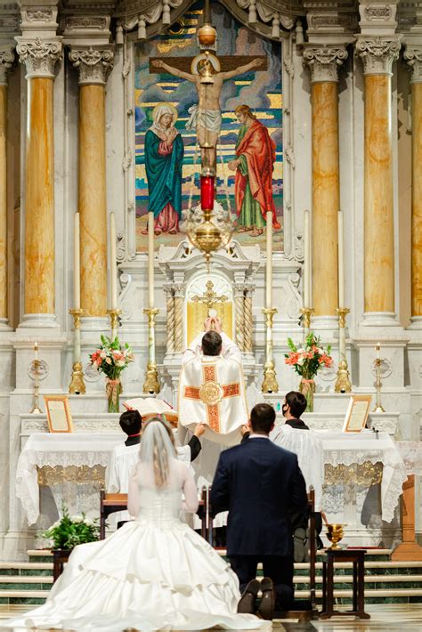 Extraordinary Form Catholic Wedding at Church of St. Agnes • Katzie and Ben Photography