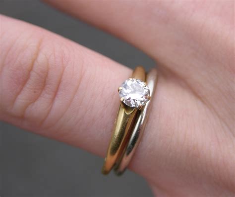 File:Wedding and Engagement Rings 2151px.jpg - Wikimedia Commons