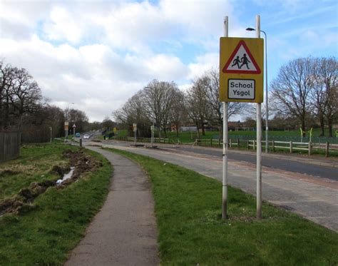 Warning sign - School/Ysgol, Willowbrook... © Jaggery cc-by-sa/2.0 :: Geograph Britain and Ireland