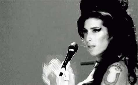 Amy Winehouse GIF - Amy Winehouse - Discover & Share GIFs