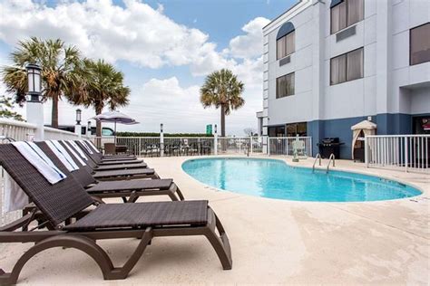 Comfort Suites - UPDATED 2018 Prices & Hotel Reviews (Southport, NC ...