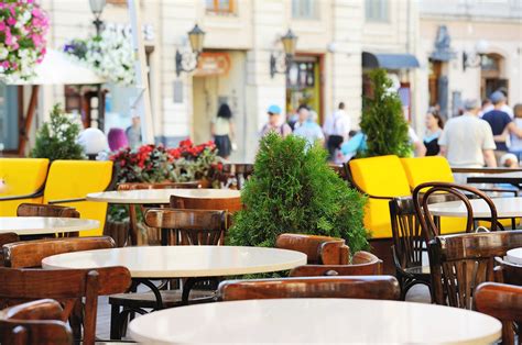 Garden Furniture for Restaurants in a Glamorous and Royal Style ...