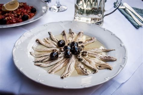 how to eat anchovies in Spain? ways to eat them - Traditional Spanish food