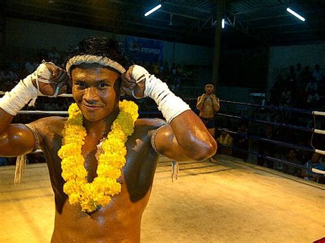 Muay Thai Boxing: Buakaw - Photo Gallery | Kickboxing | Training| Thai ...