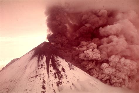 File:1975 Pavlof volcano eruption, Alaska (1182883978).jpg - Wikimedia Commons