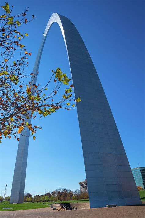 The Gateway Arch in St. Louis Missouri, close up side view Photograph ...