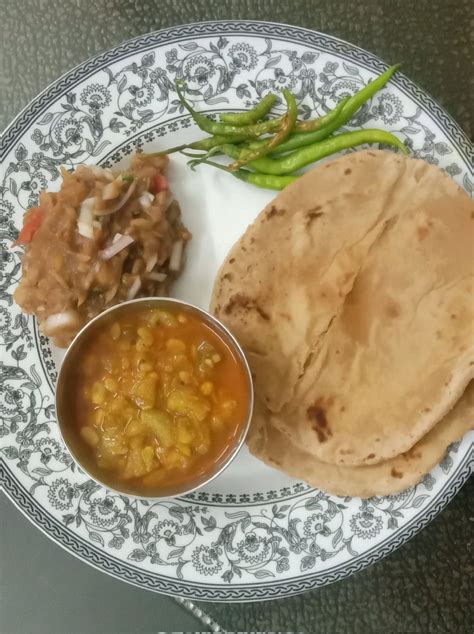 𝓐𝓛𝓑𝓤𝓢 𝓑𝓡𝓘𝓐𝓝 𝓓𝓤𝓜𝓑𝓛𝓔𝓓𝓞𝓡𝓔 ༻꧂ on Twitter: "Lunch kar lijiye. Aaj tori ki subzi, matra, roti, hari ...