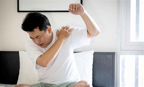 Shoulder Scapula Pain Explained: Causes and Solutions