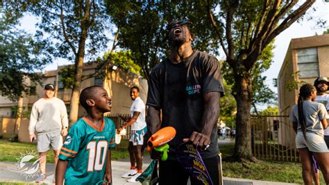 Surprise, Surprise: Tyreek Hill Visits Young Fan and Receives Week 1 ...