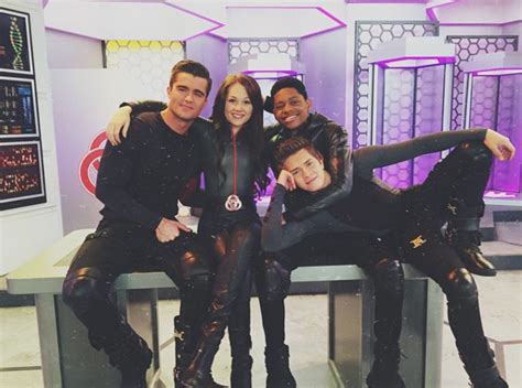 Exclusive: Tonight's Lab Rats: Bionic Island is going to get crazy - GirlsLife