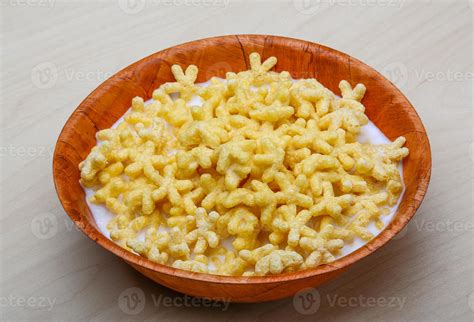 Cereal breakfast with milk 8528172 Stock Photo at Vecteezy