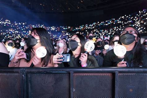 Kpop Concert Etiquette: 10 Things Kpop Fans Should NEVER Do! - Cute ...